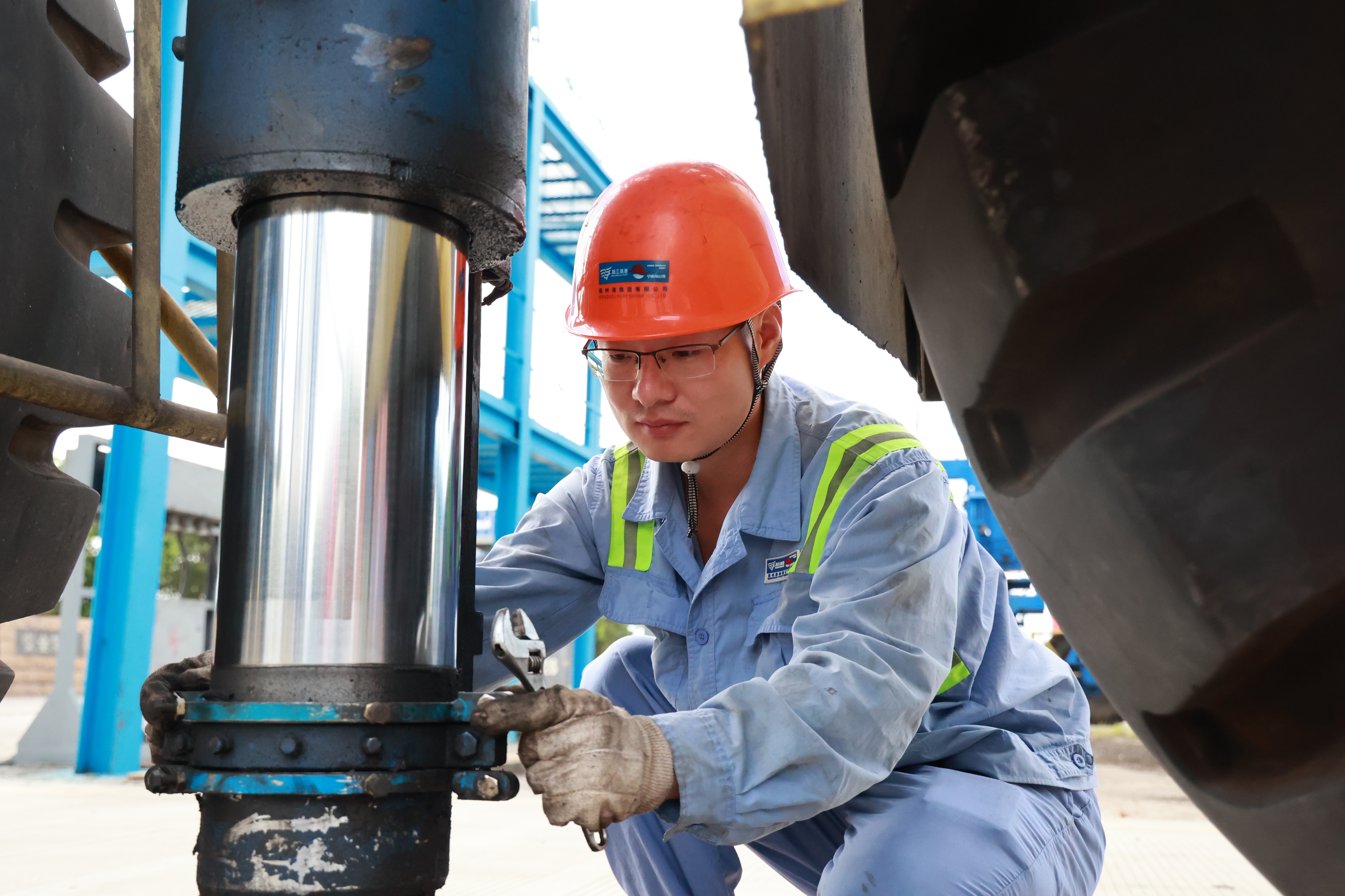 “小圆环”解决“浩劫题”，，，，，龙门吊顶升机构限位刷新显效果