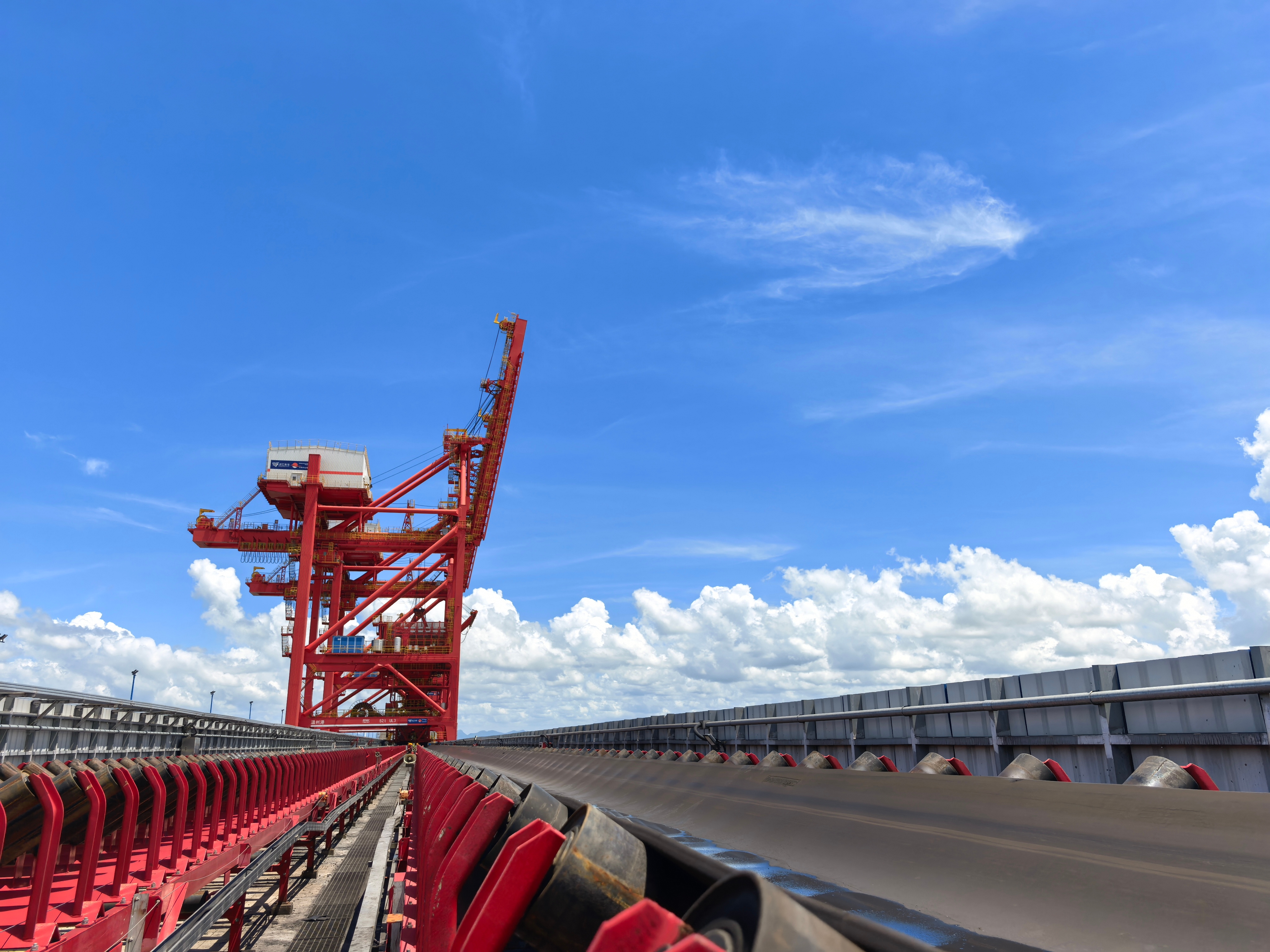 攻坚克难抢工期 全力以赴保生产——乐清湾C区C1B皮带机延伸段项目提前完工意会运输动脉