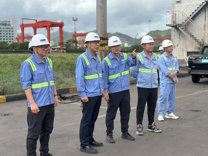 公司党委书记、董事长朱瑞一行到龙湾公司调研